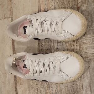 Veja Sneakers-Size 8